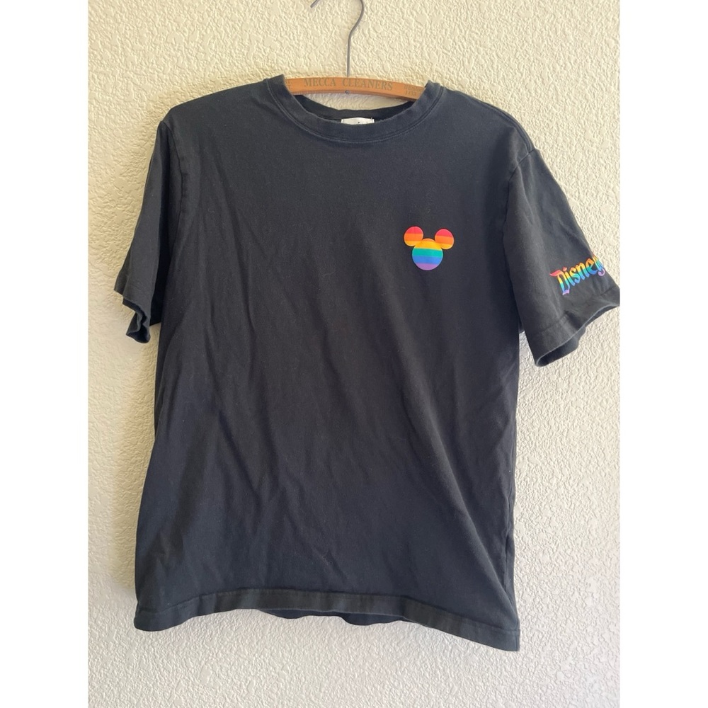 Disneyland Resort Rainbow Tee Size Medium